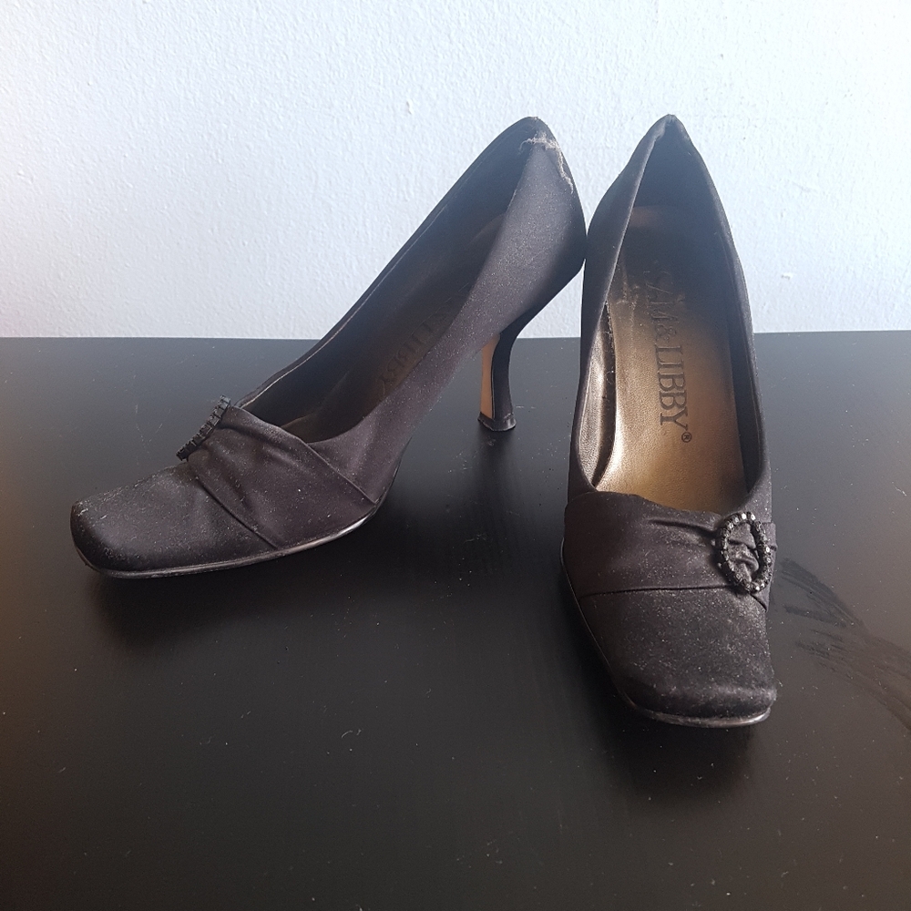 Sam & Libby Black Satin Heels with black circle jewelry - Picture 1 of 7